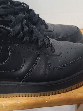 Nike Air Force One BLACK/GUM BOTTOM SIZE 11.5M